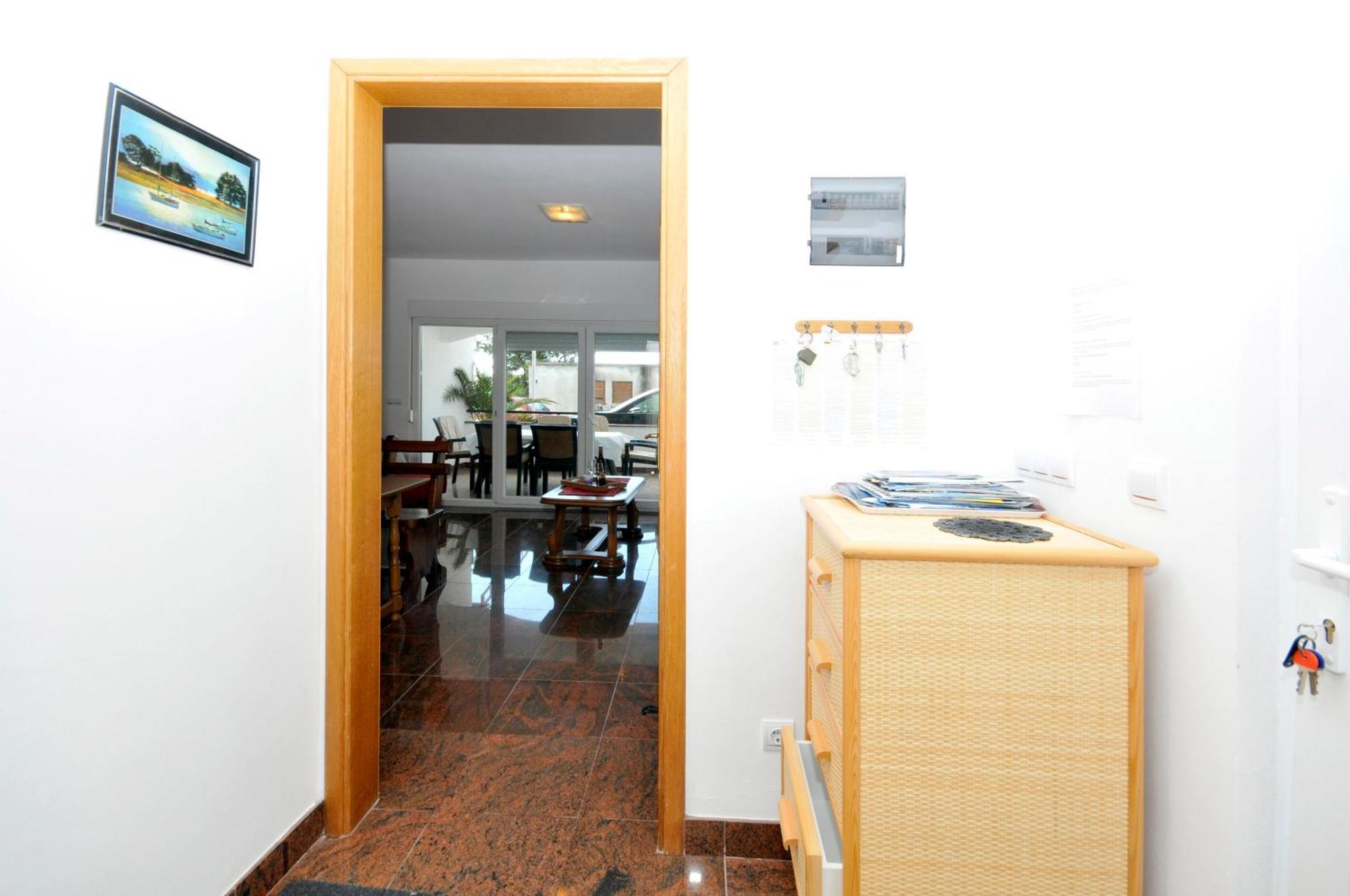 Apartmani Svalina - Seaview And 130M From Beach Trogir Extérieur photo