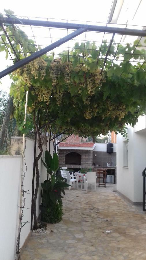 Apartmani Svalina - Seaview And 130M From Beach Trogir Extérieur photo